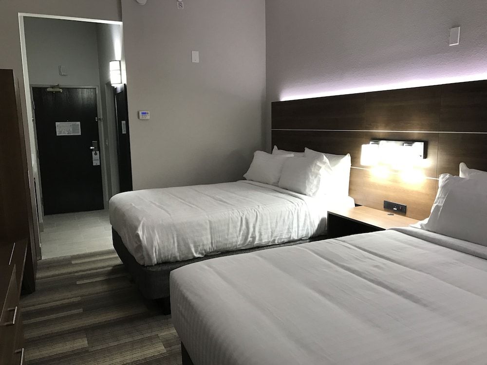 Holiday Inn Express Naples South I-75 by IHG 2