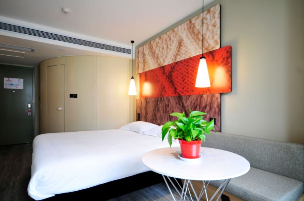 Ibis Lanzhou Train Station 3