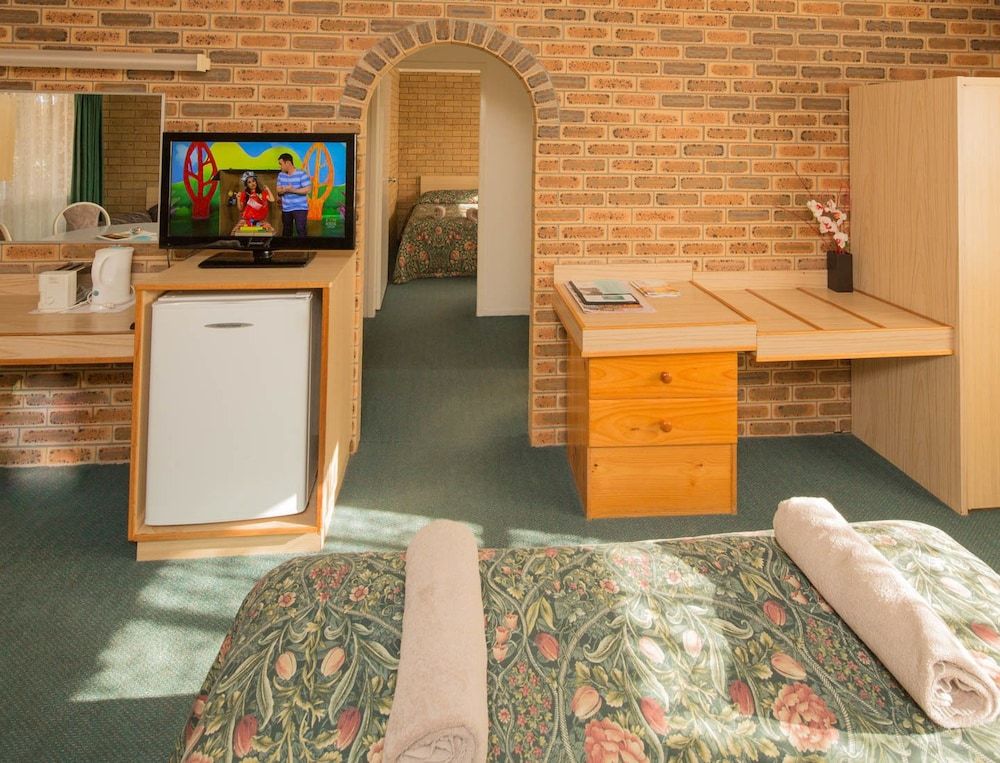 Settlers Motor Inn 3