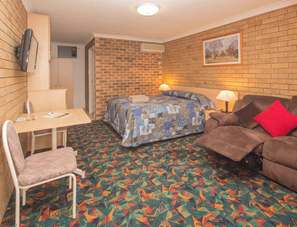 Settlers Motor Inn 2