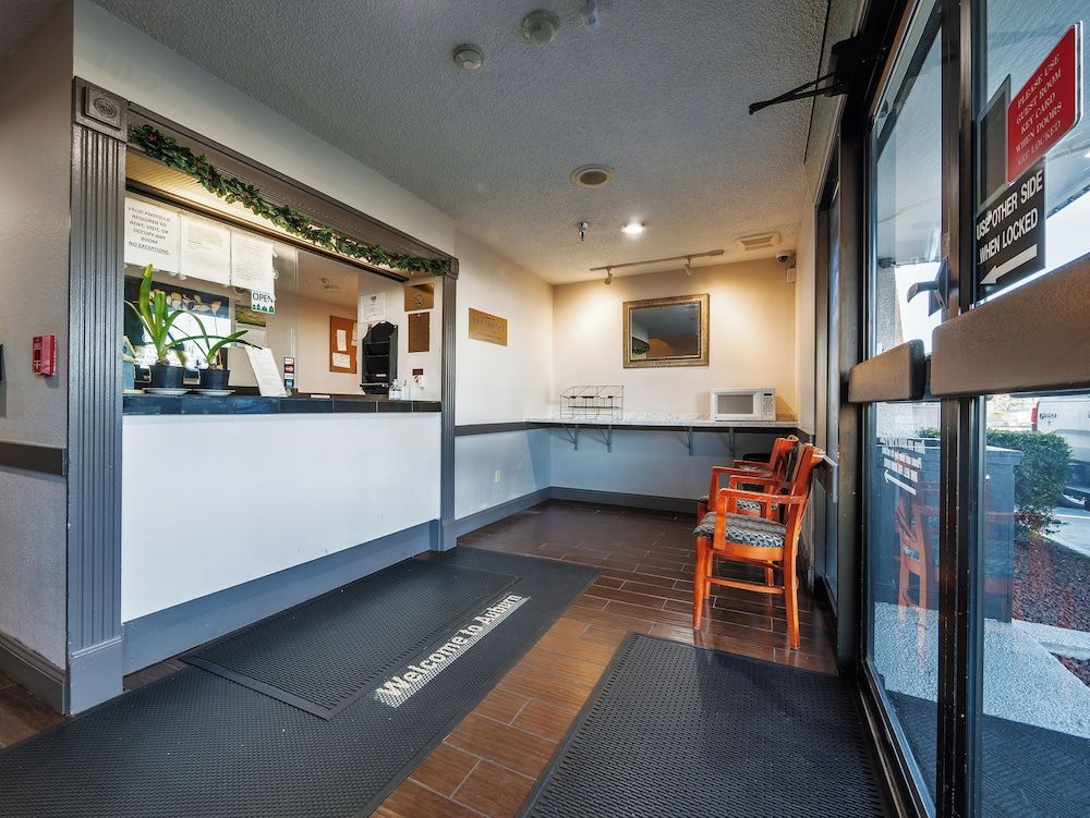 Economy Inn Auburn 2