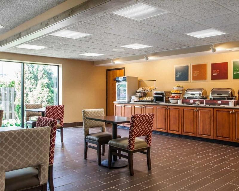 Suburban Studios Arlington Heights - Elk Grove 2