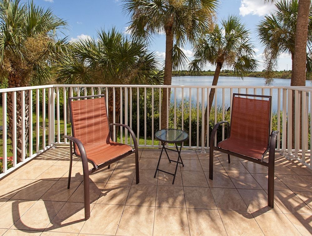 Holiday Inn Express & Suites Port Charlotte by IHG 3