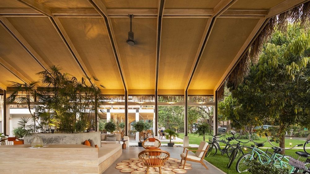 The Gilded Iguana Surf Hotel 2