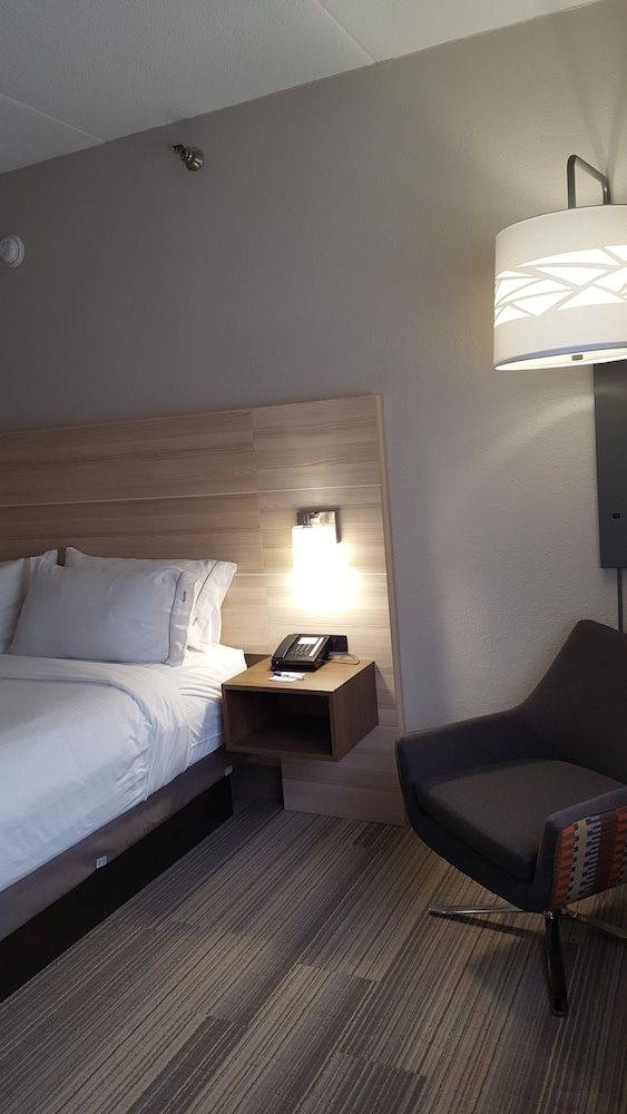 Holiday Inn Express Louisville Northeast by IHG 3