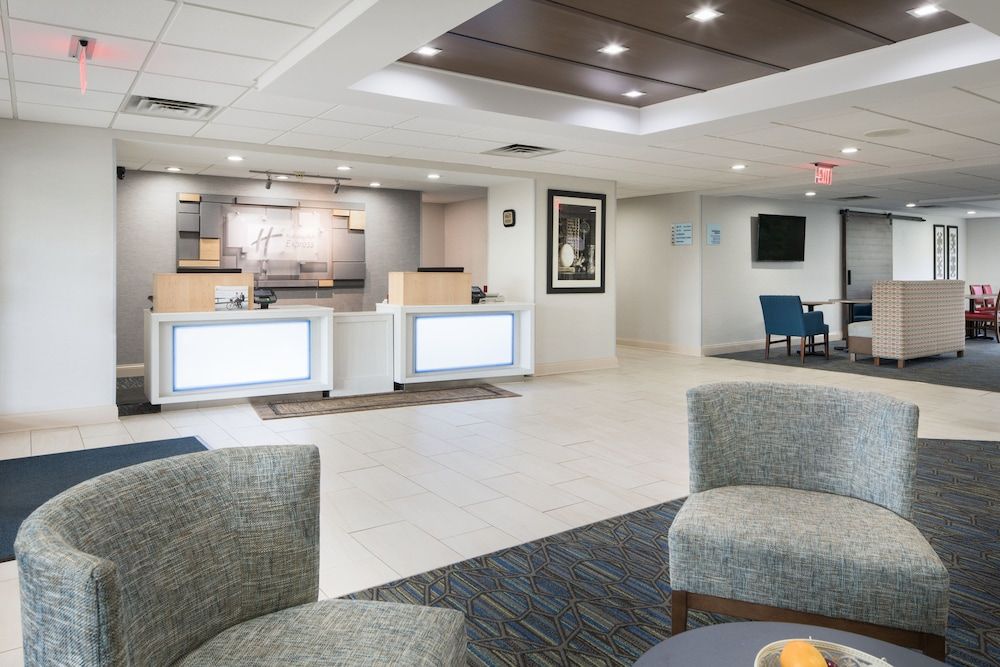 Holiday Inn Express Louisville Northeast by IHG 2 estrellas en Louisville
