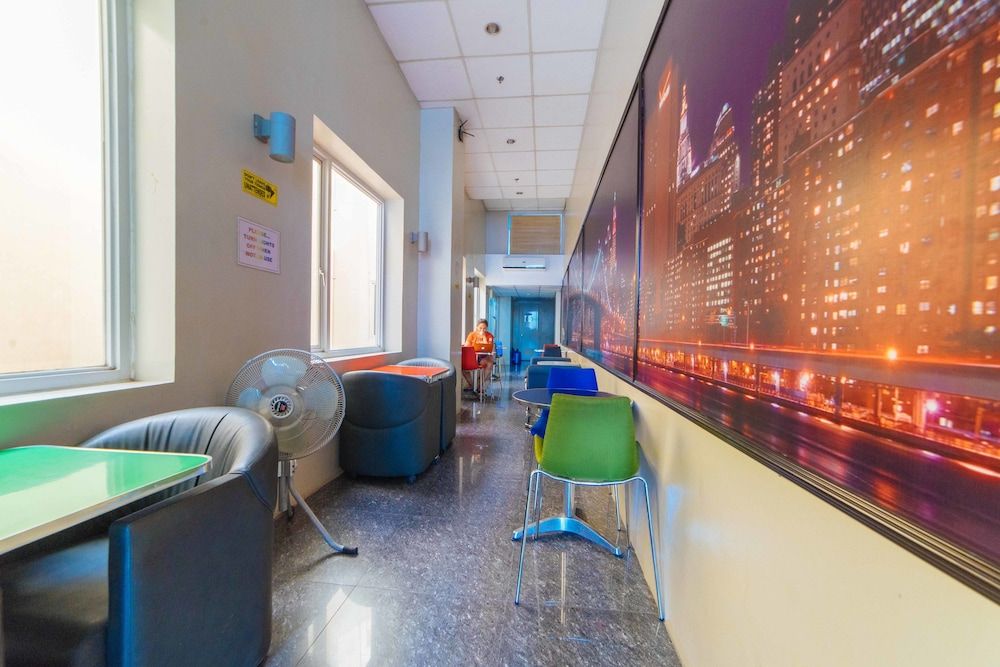 RedDoorz Plus @ Roxas Street Davao 3