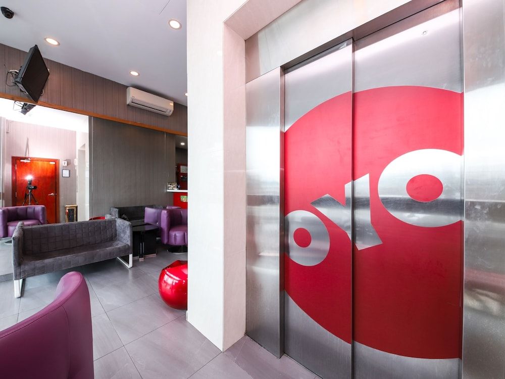 Super OYO 340 Comfort Hotel 2