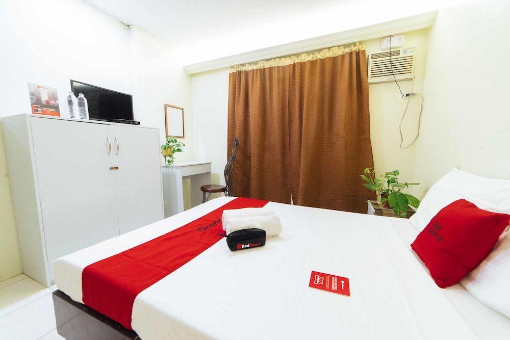 RedDoorz @ Ledesco Avenue Lapaz Iloilo 3