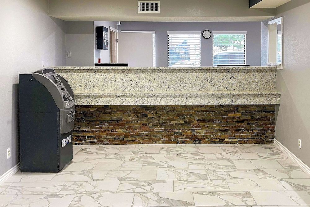Econo Lodge Near Lackland Air Force Base - SeaWorld 3