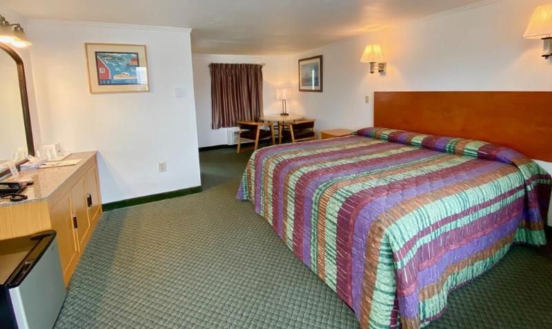 Americas Best Value Inn Suites Hyannis Cape Cod 3