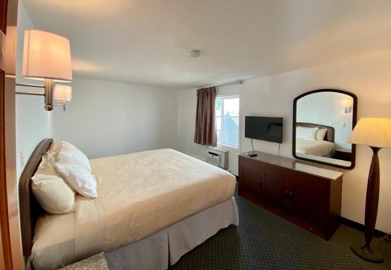 Americas Best Value Inn Suites Hyannis Cape Cod 2