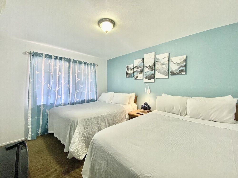 Bluebird Day Inn & Suites 2