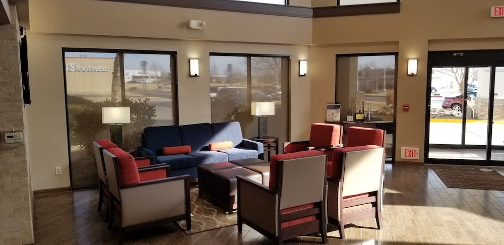 Comfort Inn & Suites 2