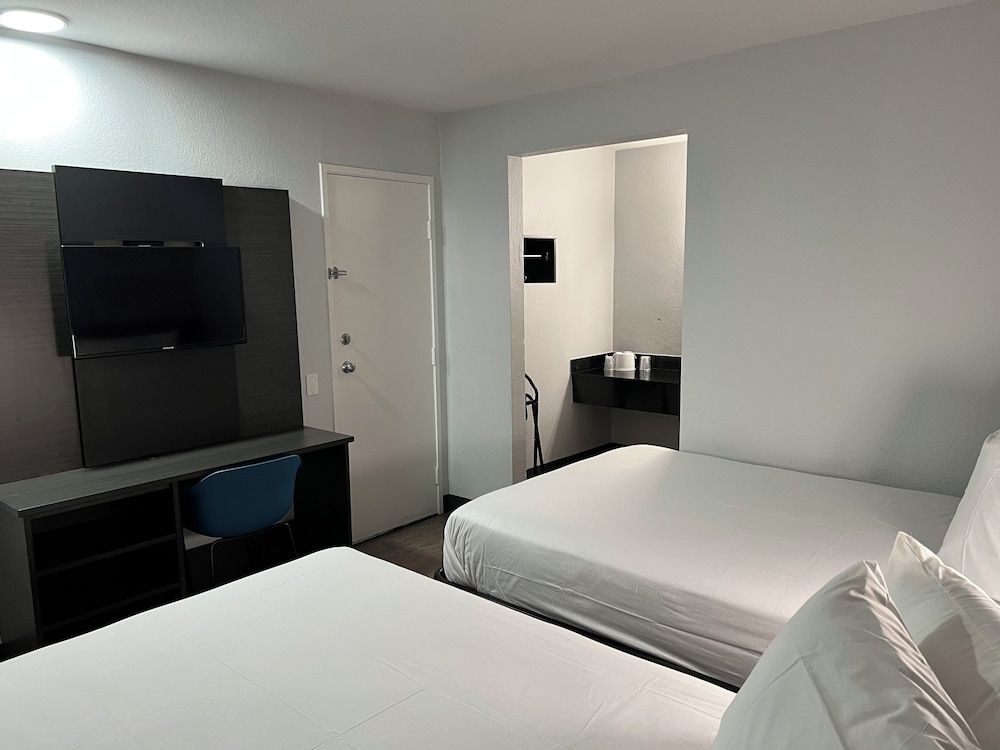 Motel 6 Lakeland, FL 3