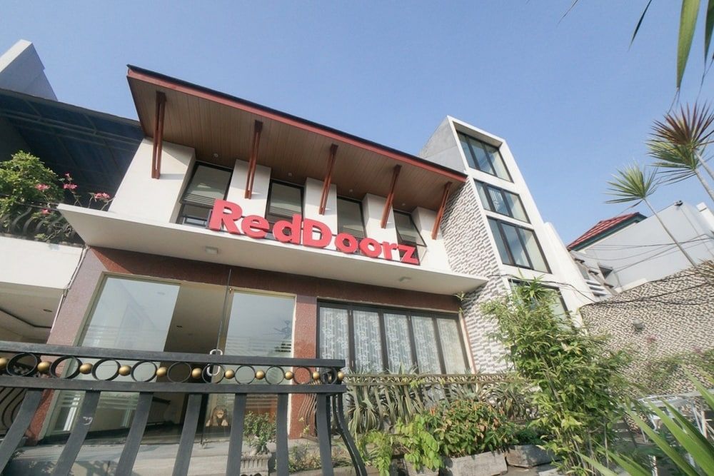 RedDoorz Plus near Green Pramuka Square Mall -1 estrellas en Jakarta