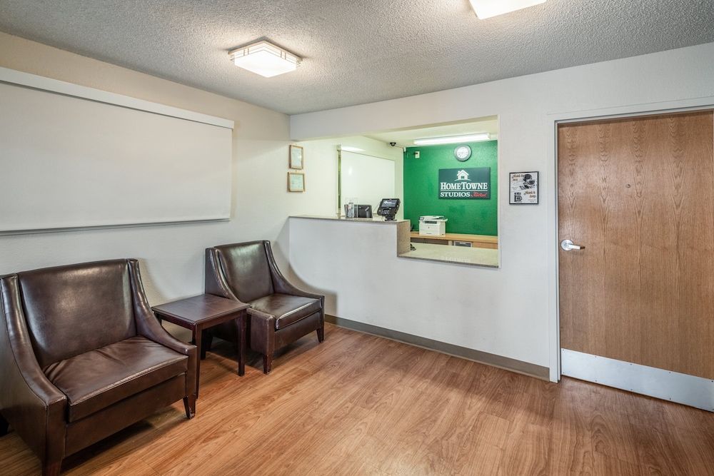 HomeTowne Studios by Red Roof Spokane - Valley 2