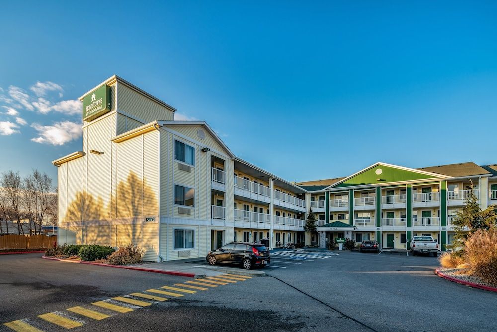 HomeTowne Studios by Red Roof Spokane - Valley 2 estrelas em Spokane