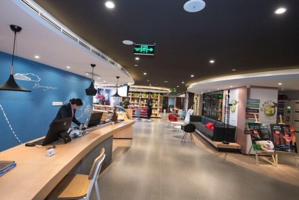 ibis Luoyang Baolong Square Hotel 2