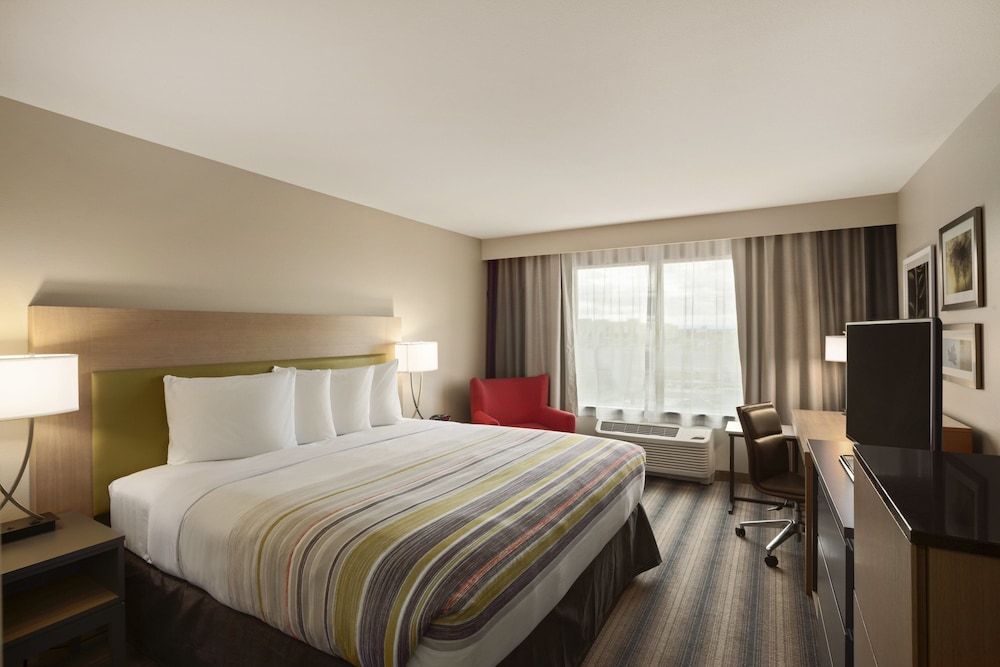 Country Inn & Suites by Radisson Bismarck Waterpark 3