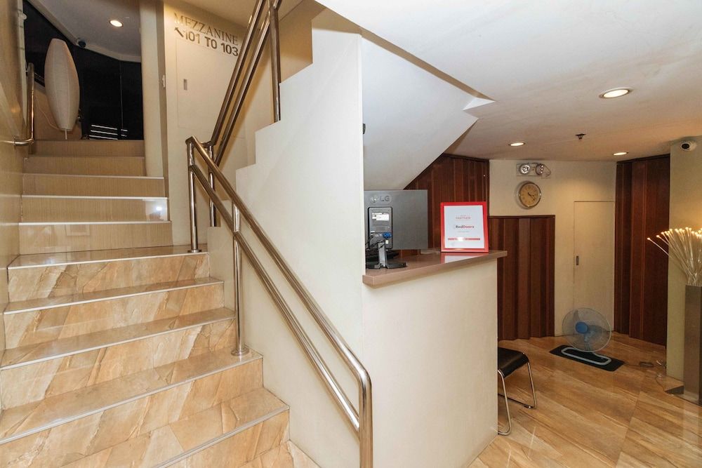 RedDoorz @ Hotel Rosemarie 3