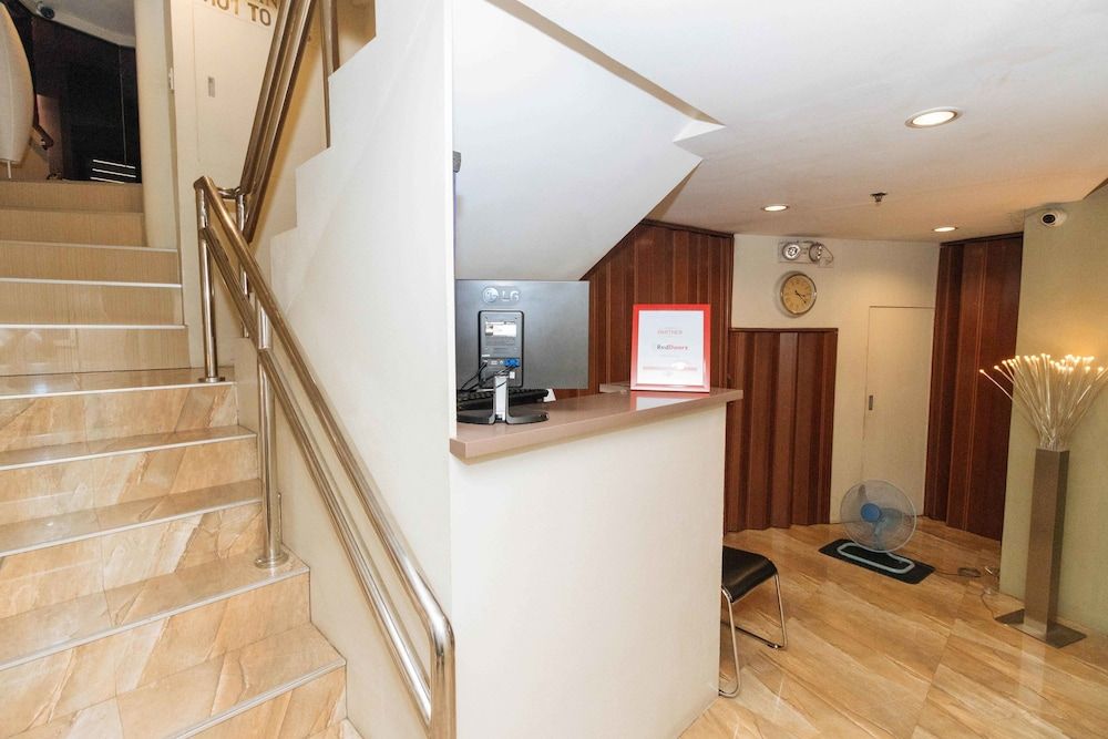 RedDoorz @ Hotel Rosemarie 2