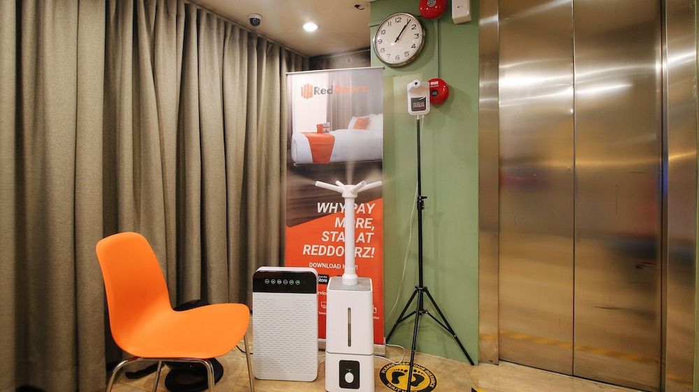 RedDoorz @ Hotel Rosemarie 1