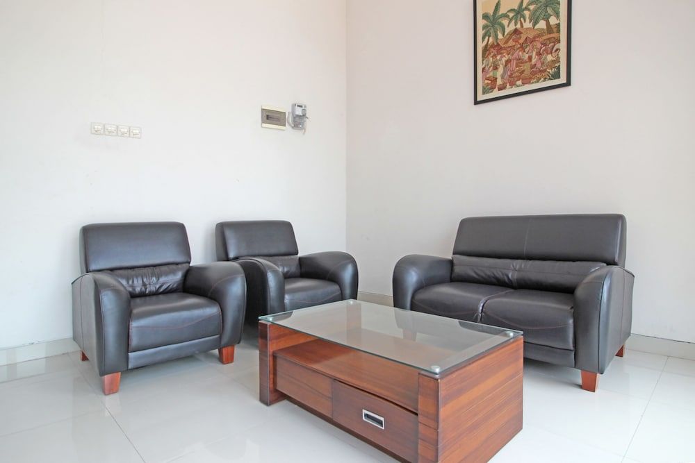 RedDoorz near Hartono Mall 3 1