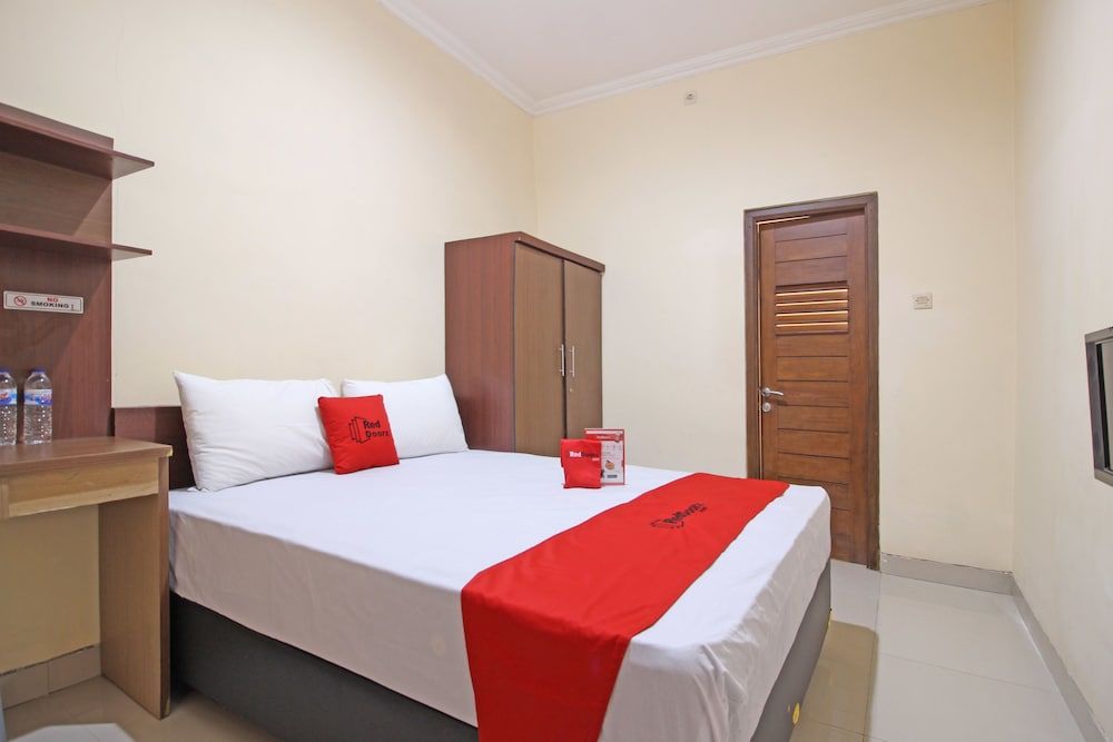 RedDoorz near Hartono Mall 3 3