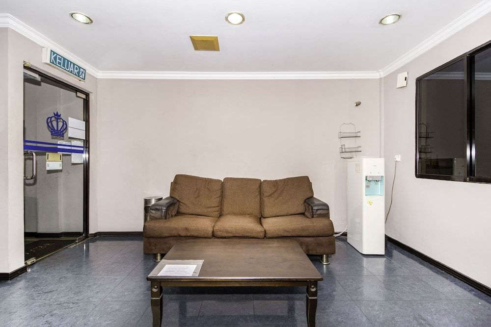 Super OYO 473 Comfort Hotel 2 3