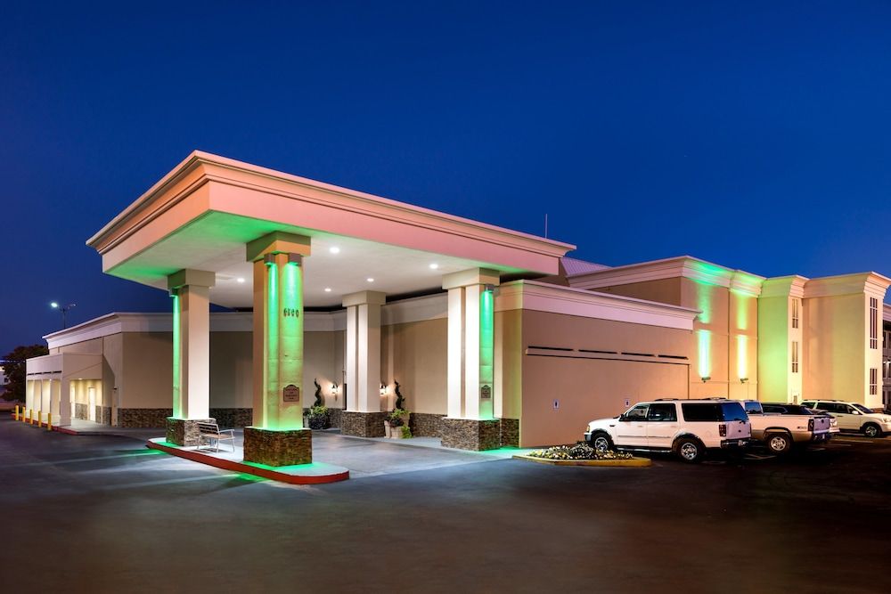 Holiday Inn Hotel & Suites Oklahoma City North by IHG 1