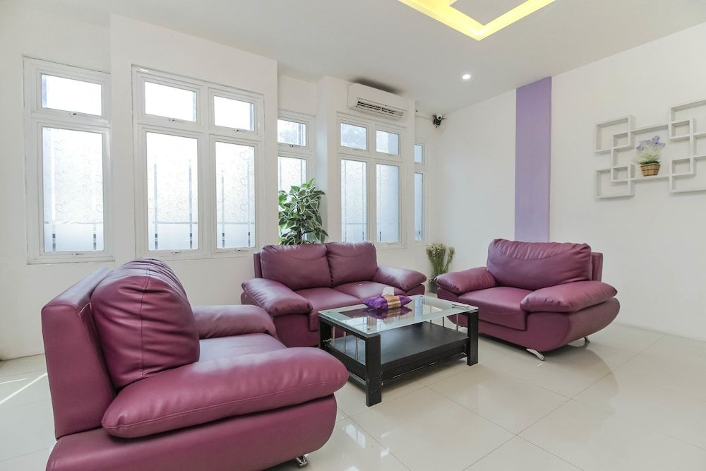 RedDoorz Plus near Stasiun Bekasi 2