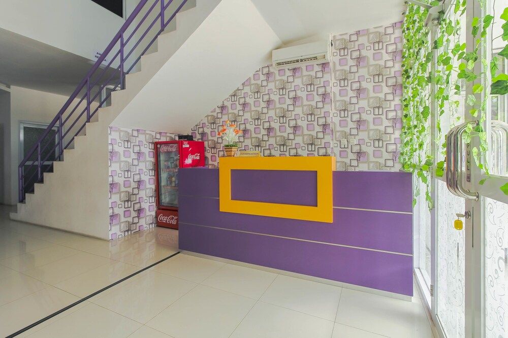 RedDoorz Plus near Stasiun Bekasi 3