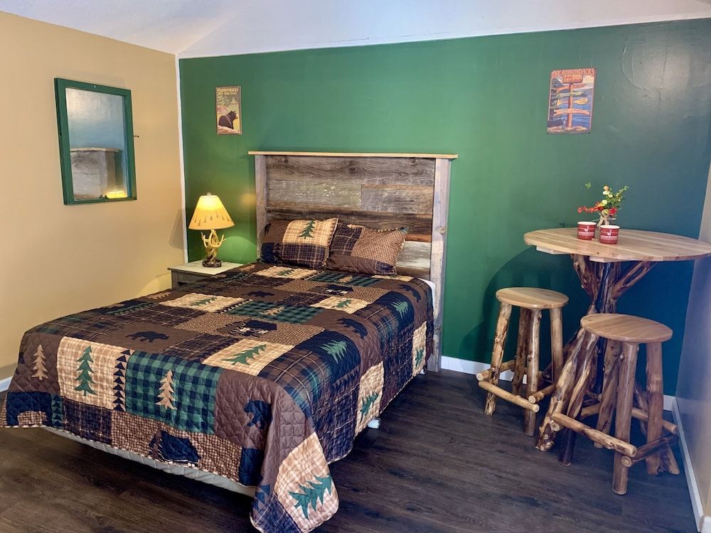 The Motel Montreal 3