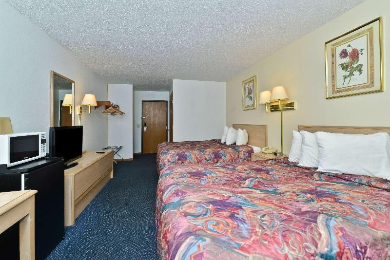 Americas Best Value Inn Champaign 3