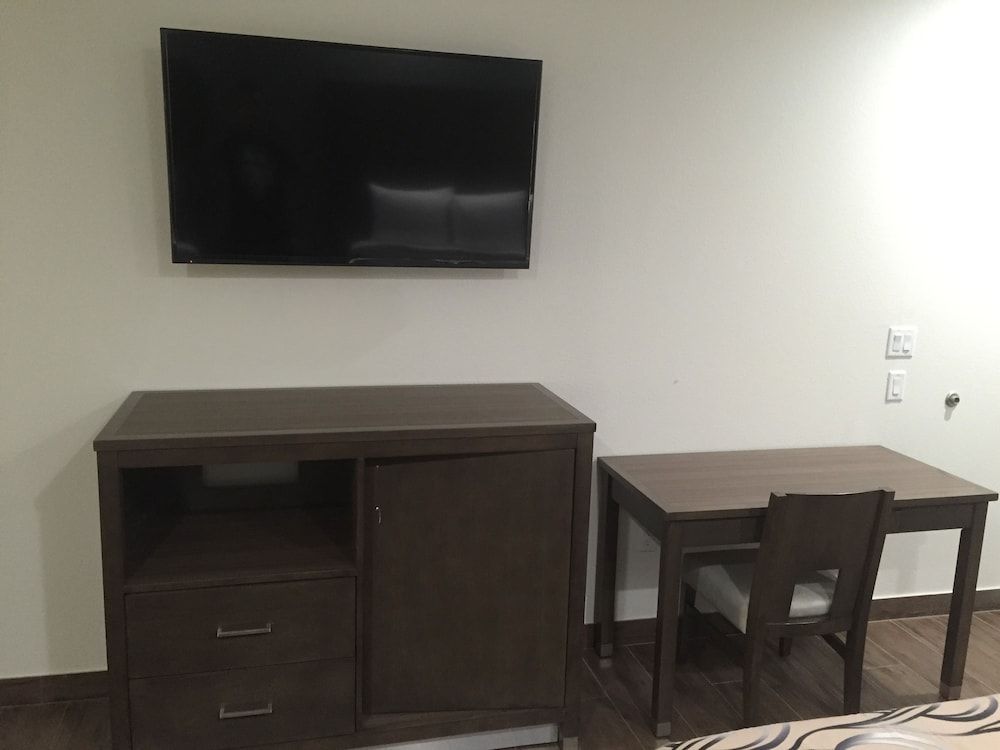 Americas Inn and Suites IAH North 2