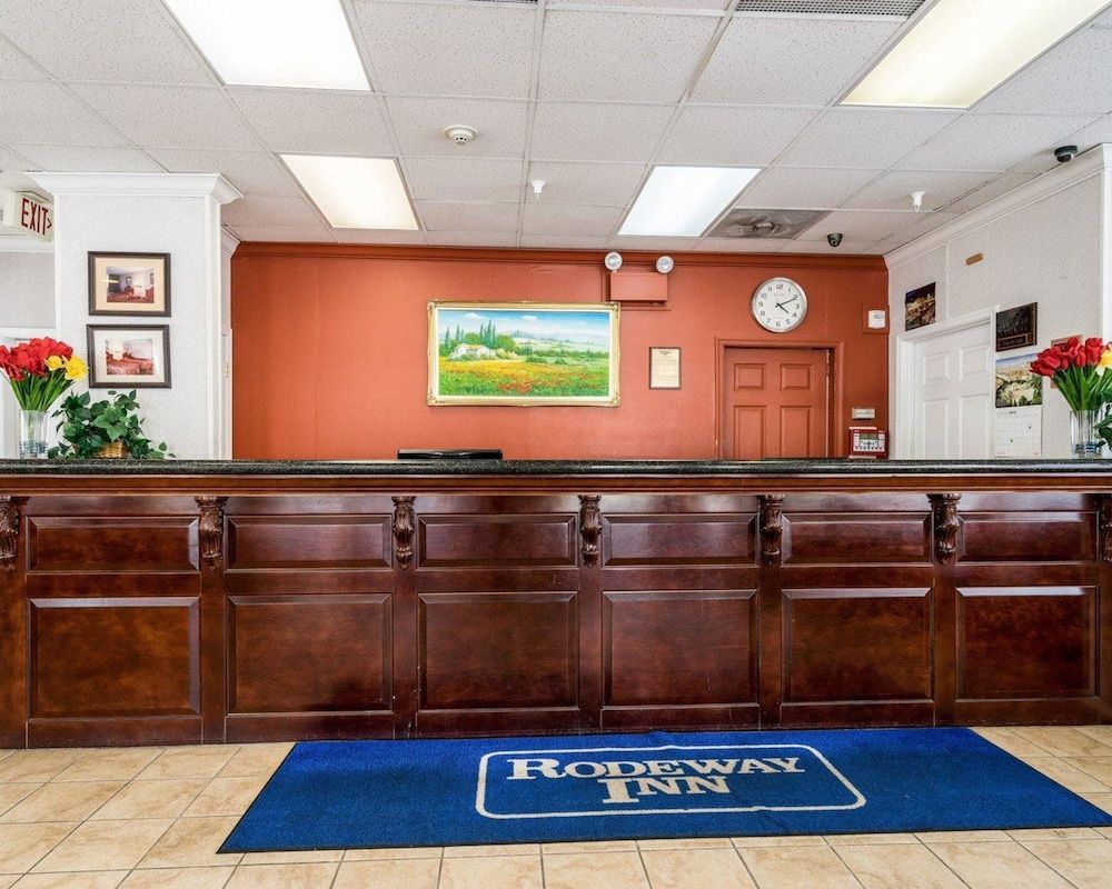 Rodeway Inn University 2