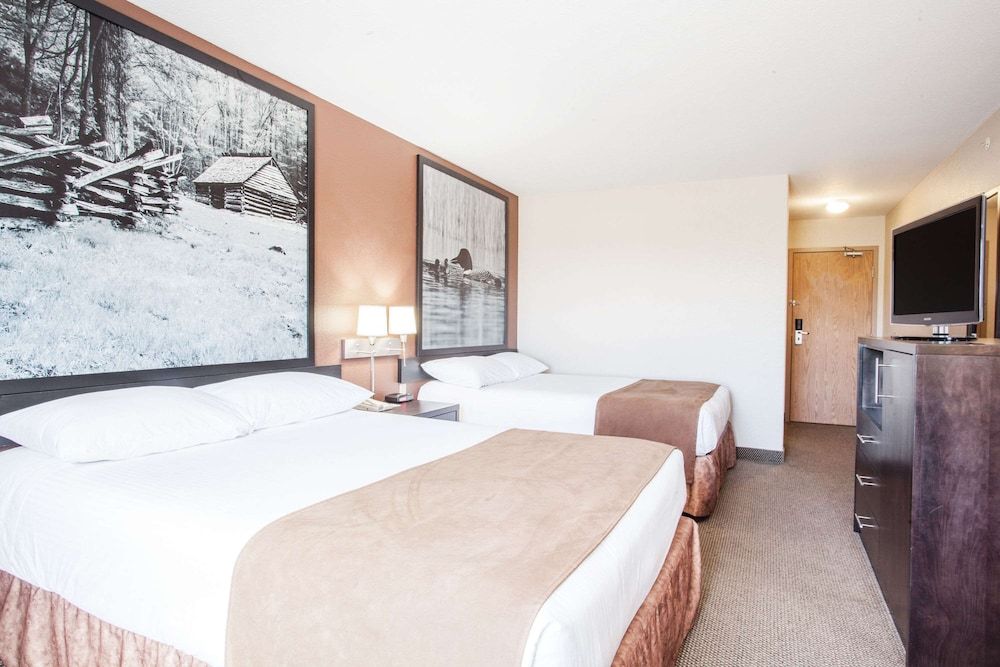 Super 8 by Wyndham Meadow Lake 3