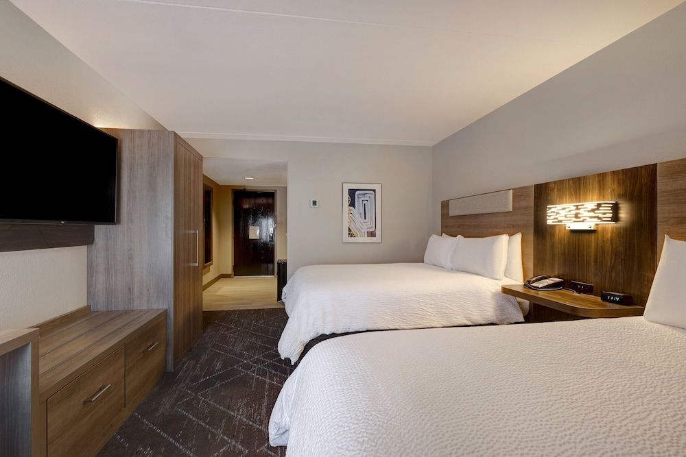 Holiday Inn Express & Suites Kansas City KU Medical Center by IHG 3