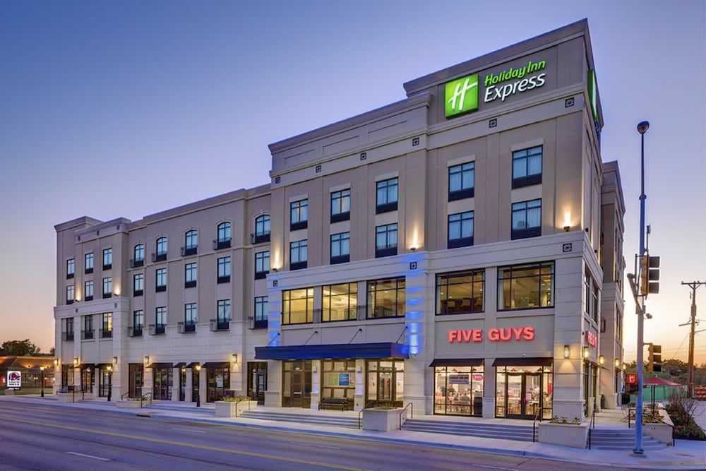 Holiday Inn Express & Suites Kansas City KU Medical Center by IHG 3 estrellas en Kansas City