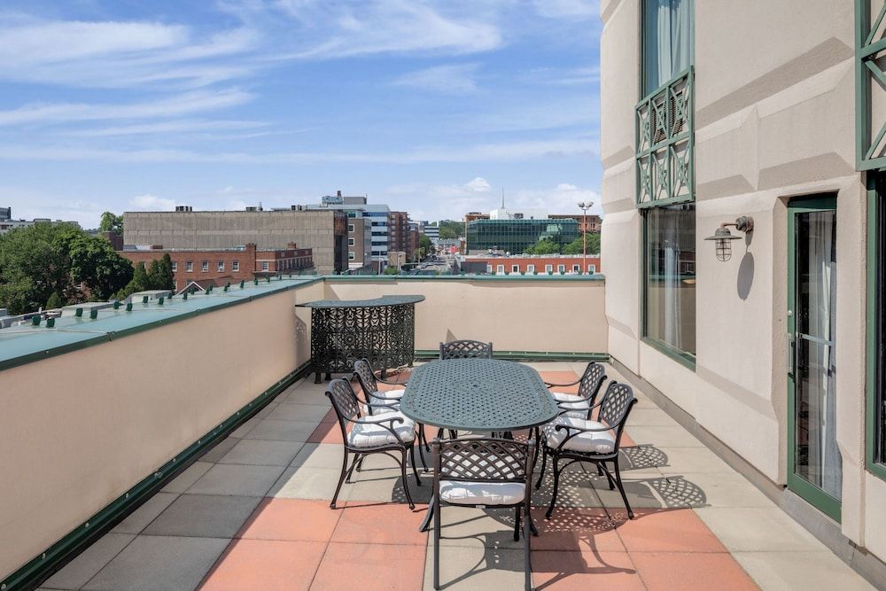 Courtyard by Marriott Stamford Downtown 3