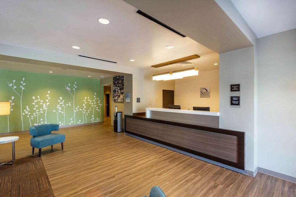 Sleep Inn & Suites Tampa South 3