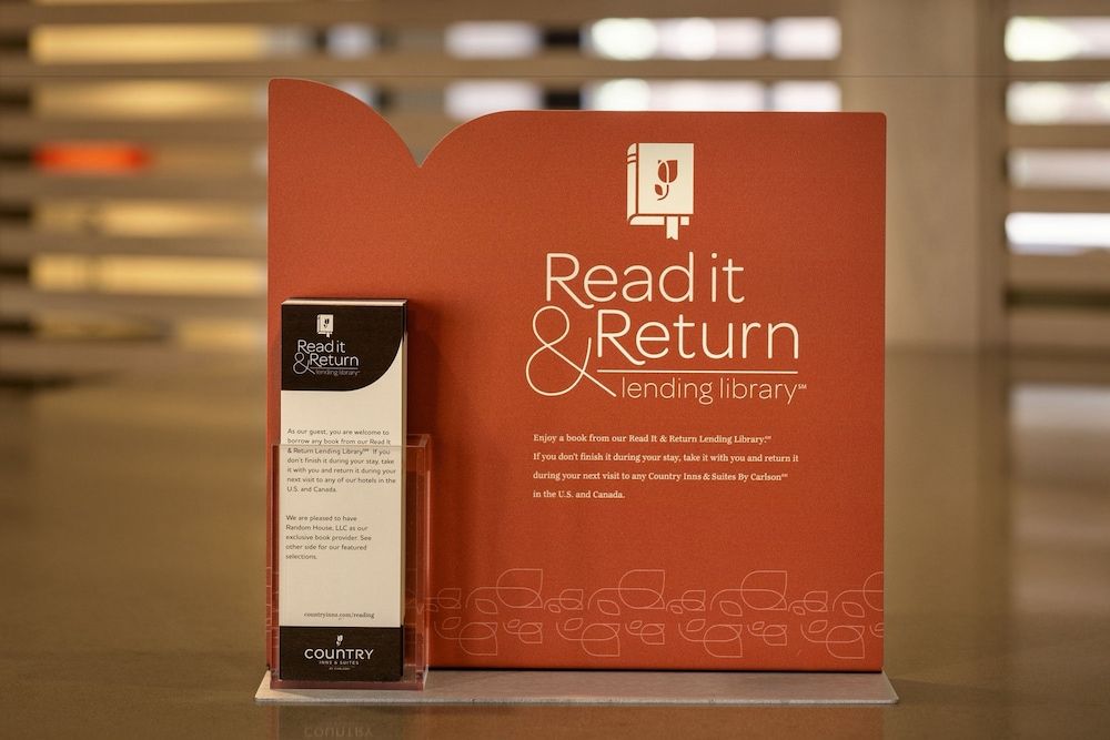 Country Inn & Suites by Radisson, Kansas City at Village West, KS 3