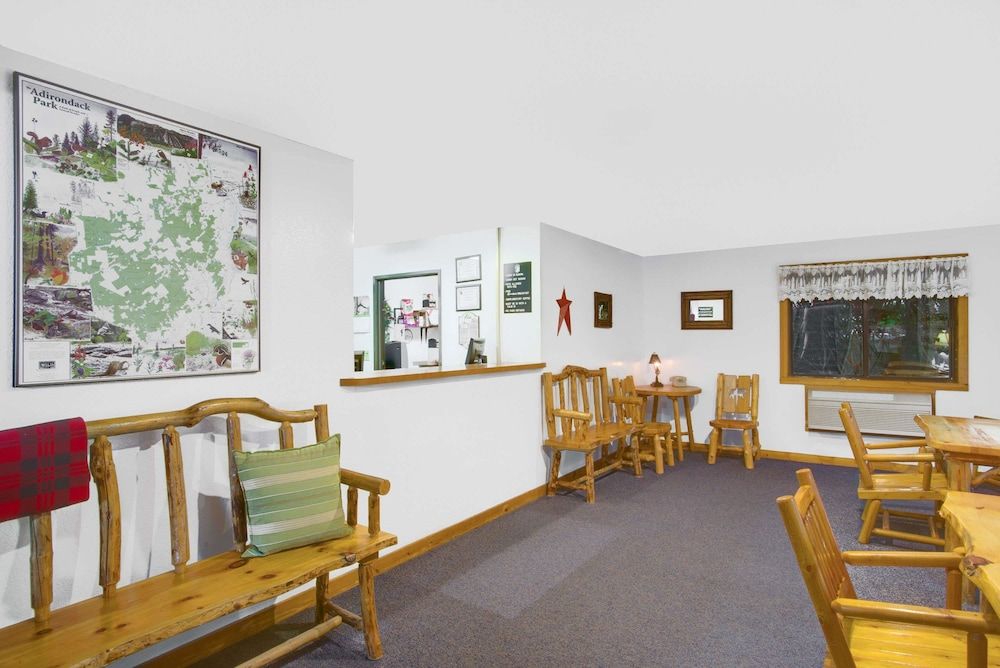 Super 8 by Wyndham Lake George/Warrensburg Area 2