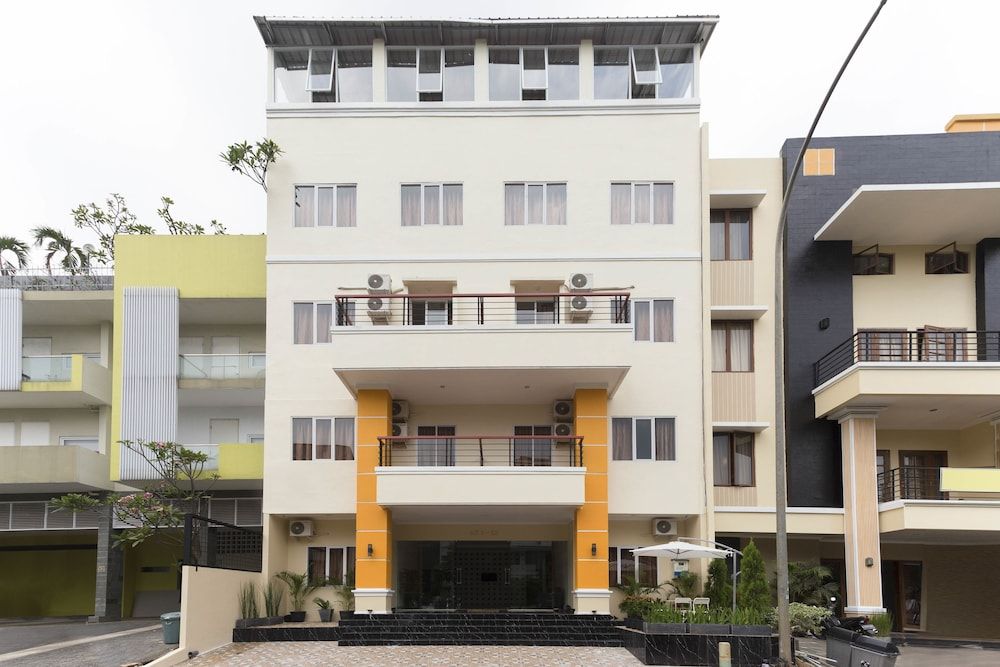 RedDoorz Plus @ Boulevard Residence BSD -1 estrellas en Tangerang
