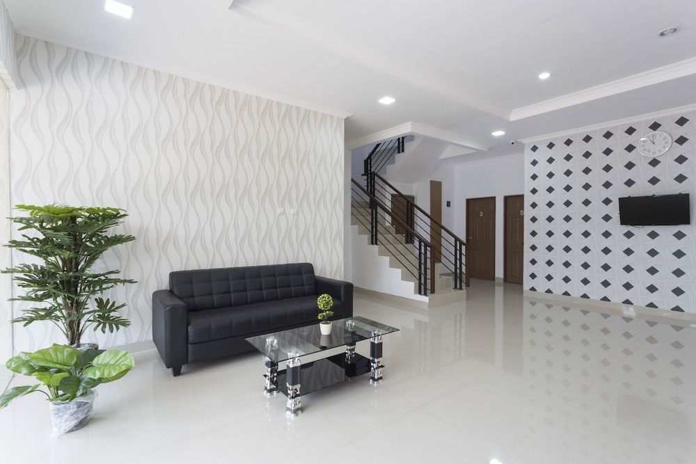 RedDoorz Plus @ Boulevard Residence BSD 3