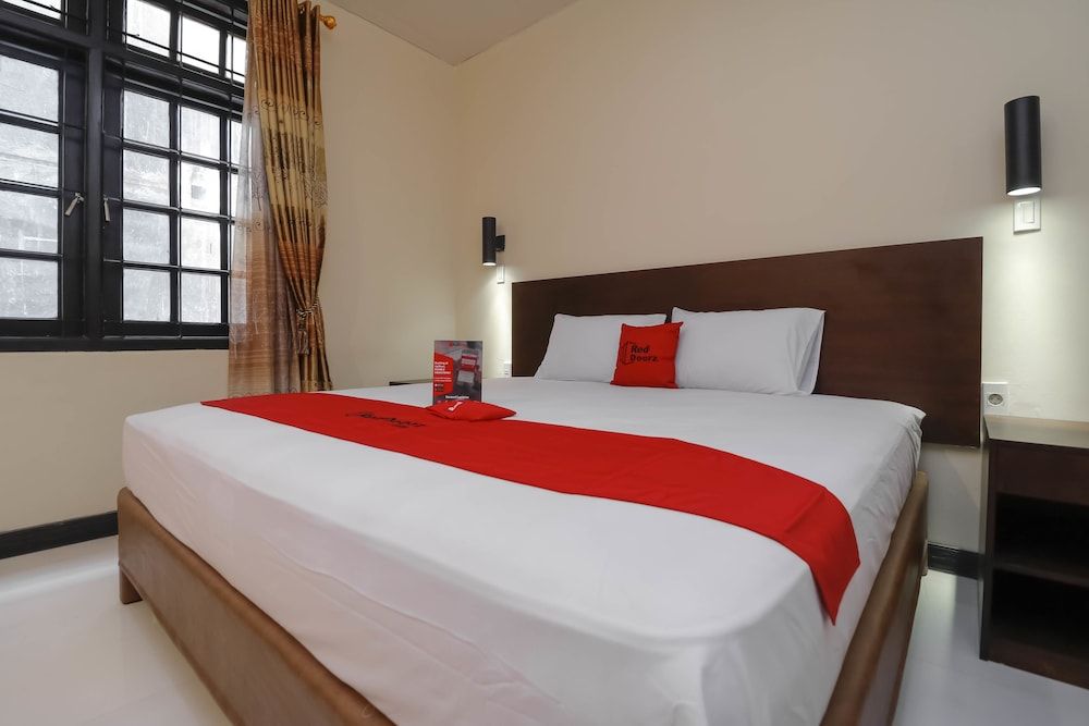 RedDoorz Plus near Halim Perdanakusuma 2 1