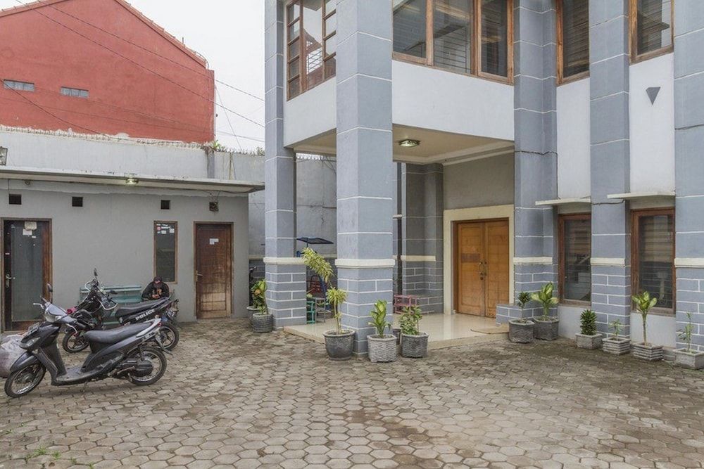 RedDoorz near Jatinangor Town Square 2