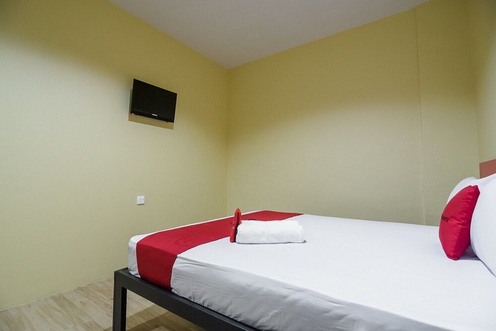 RedDoorz @ Batu Aji Batam 2 3
