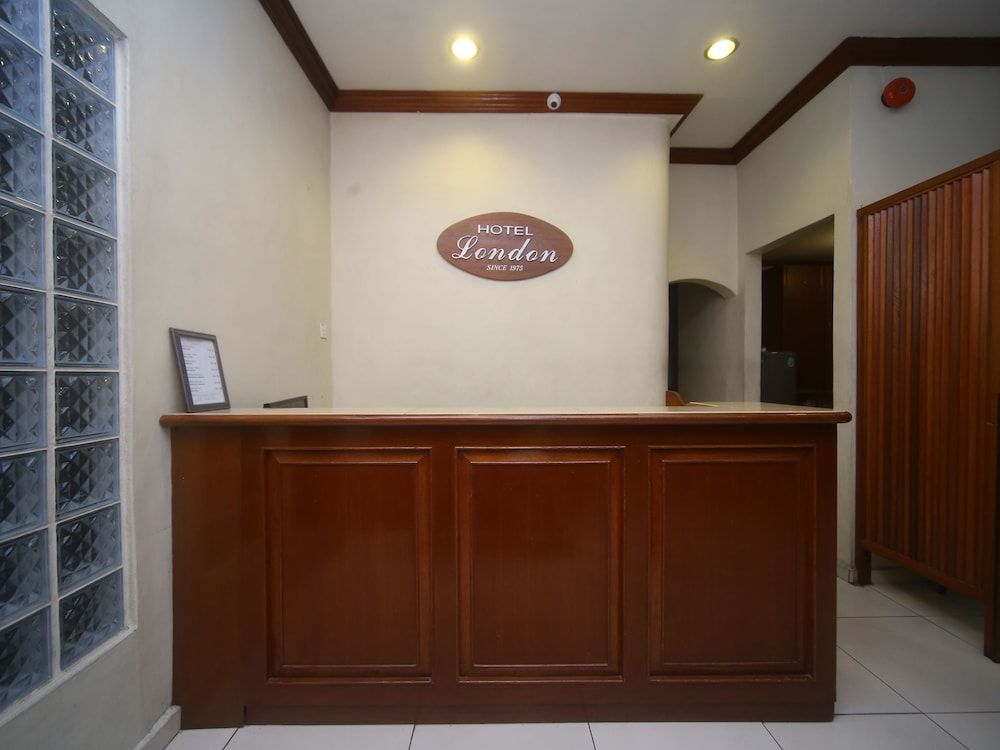 OYO 1027 Hotel London 2
